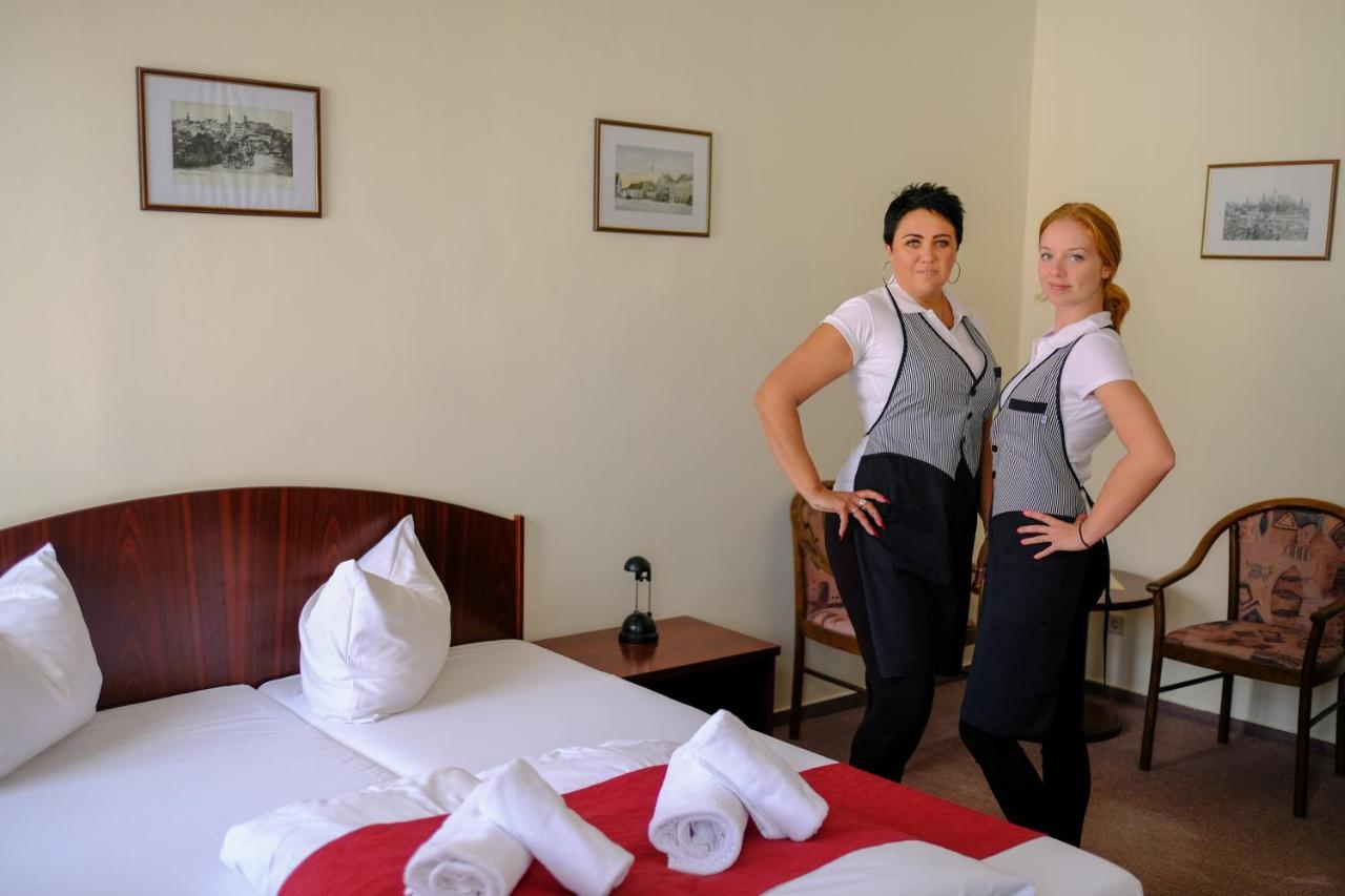 Hotel U Bileho Kone Loket Exterior foto