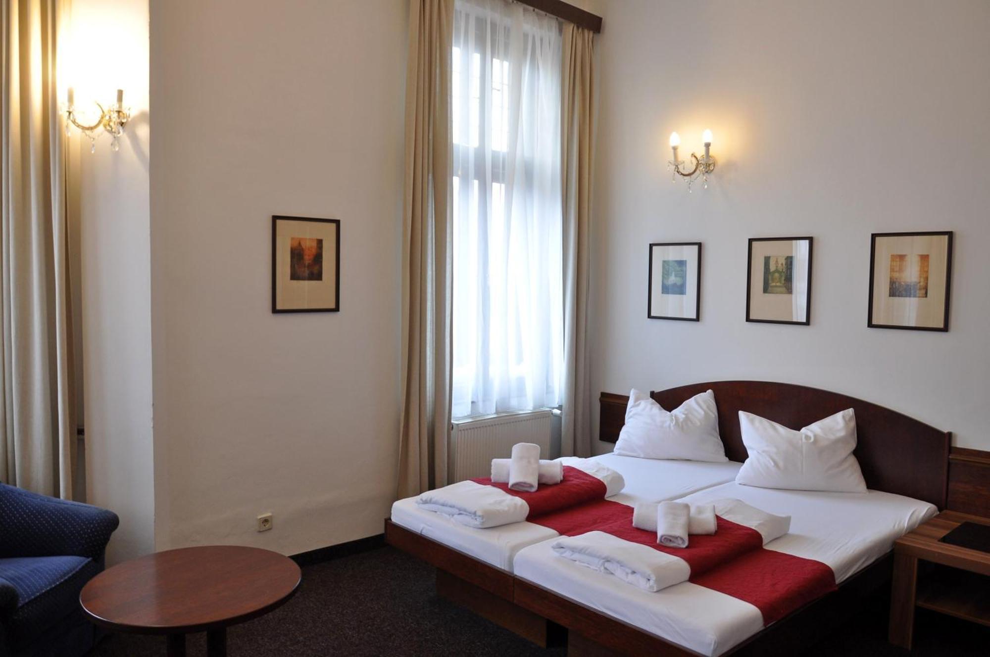 Hotel U Bileho Kone Loket Cameră foto