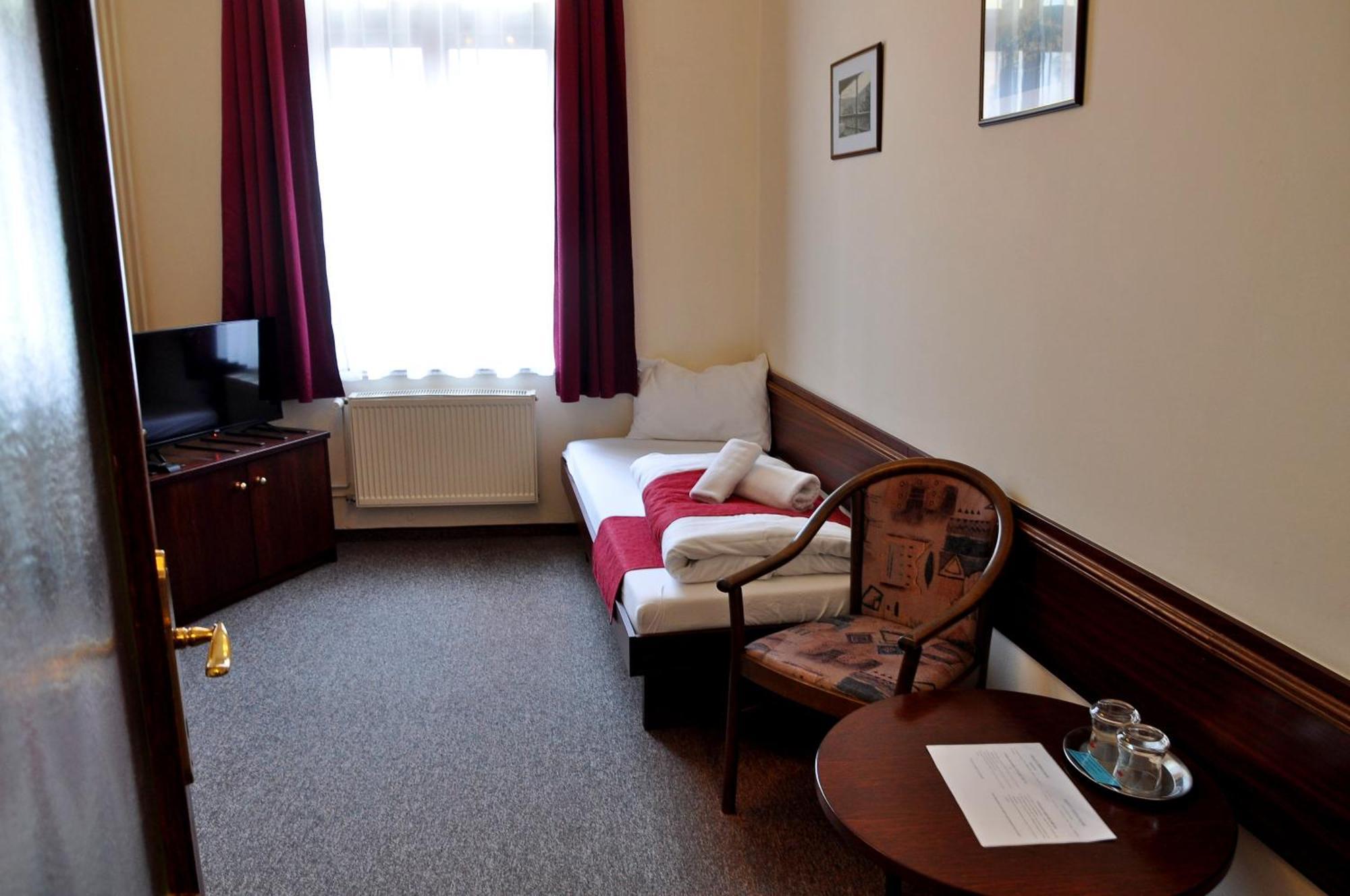 Hotel U Bileho Kone Loket Cameră foto