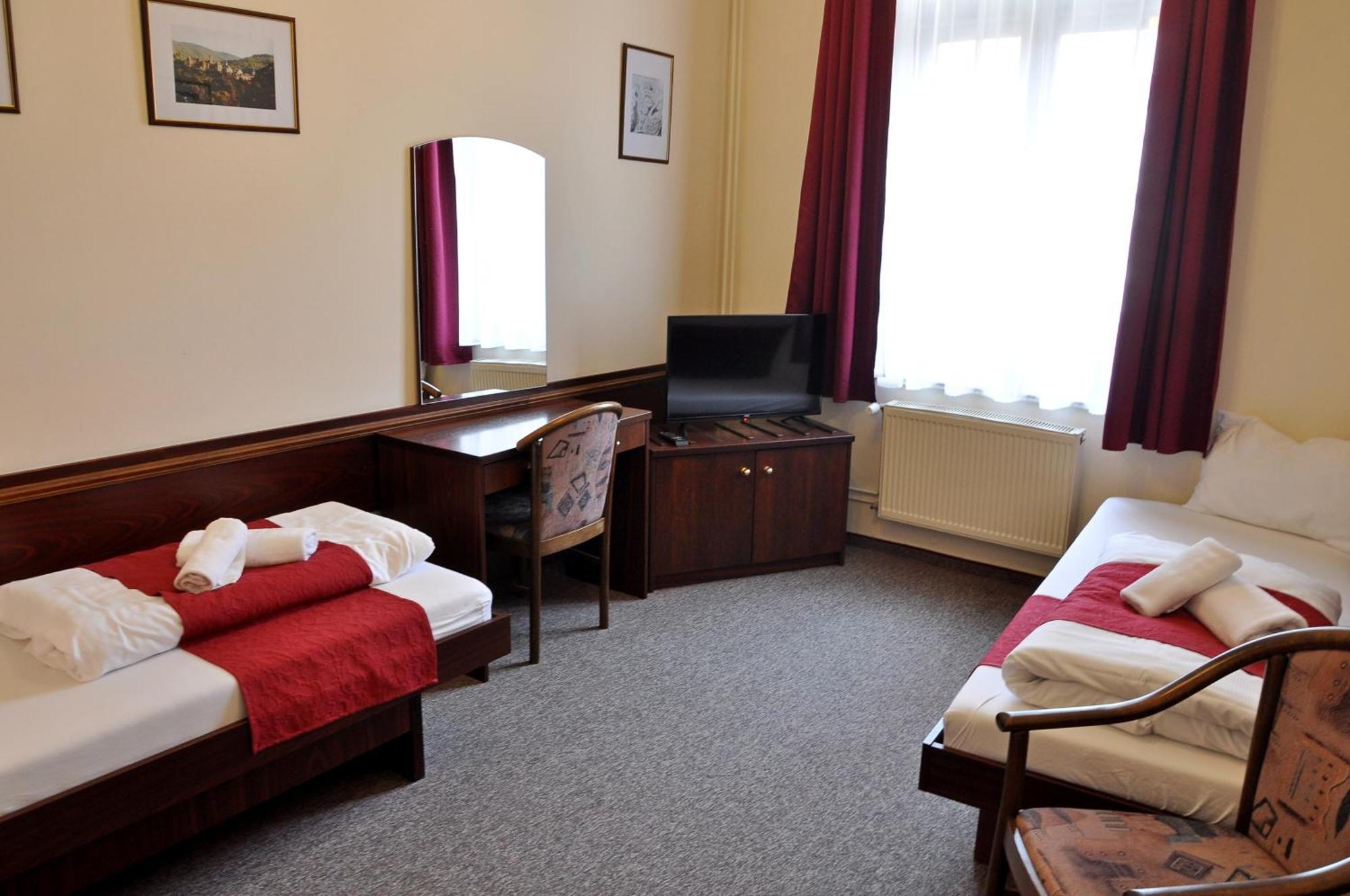 Hotel U Bileho Kone Loket Cameră foto